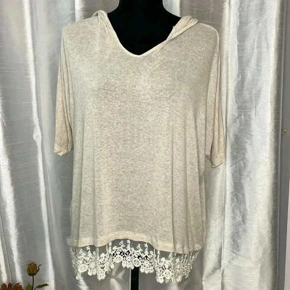 H.I.P. Women’s Medium Hooded Short Sleeve Tan Lace Hem V Neck Semi Sheer Top - Picture 1 of 7